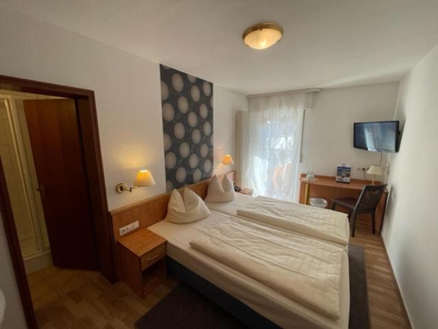 Hotel Ebnet Mutterstadt Kültér fotó
