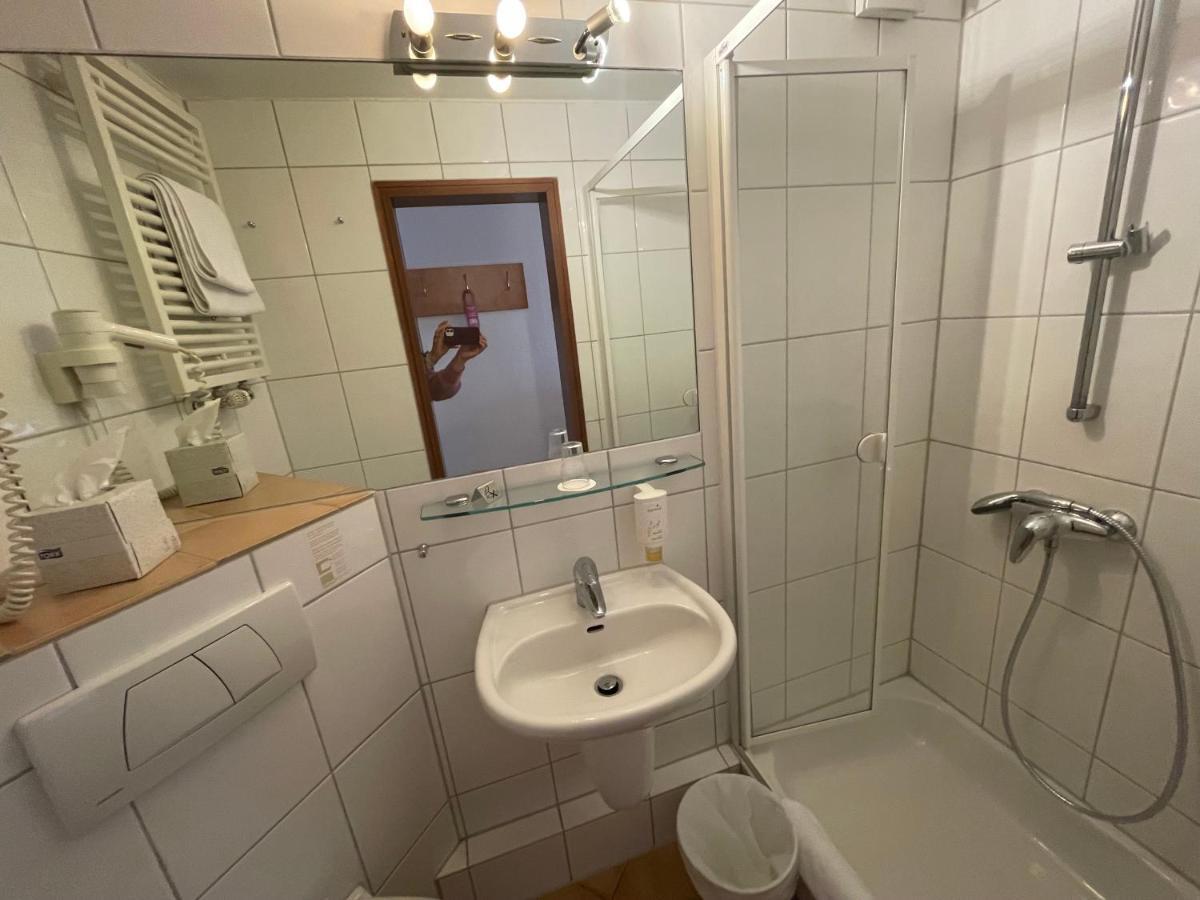 Hotel Ebnet Mutterstadt Kültér fotó